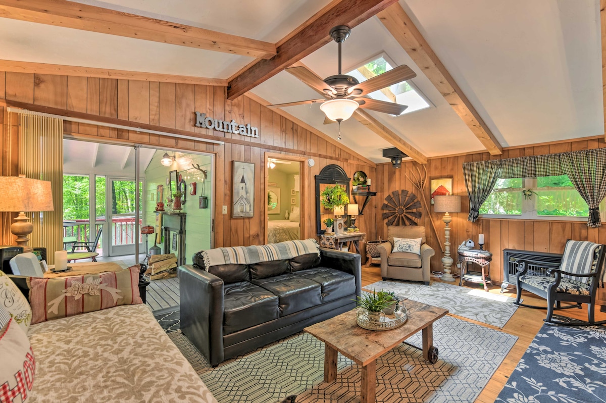 Tranquil Creekside Cottage w/ Deck & Lanai