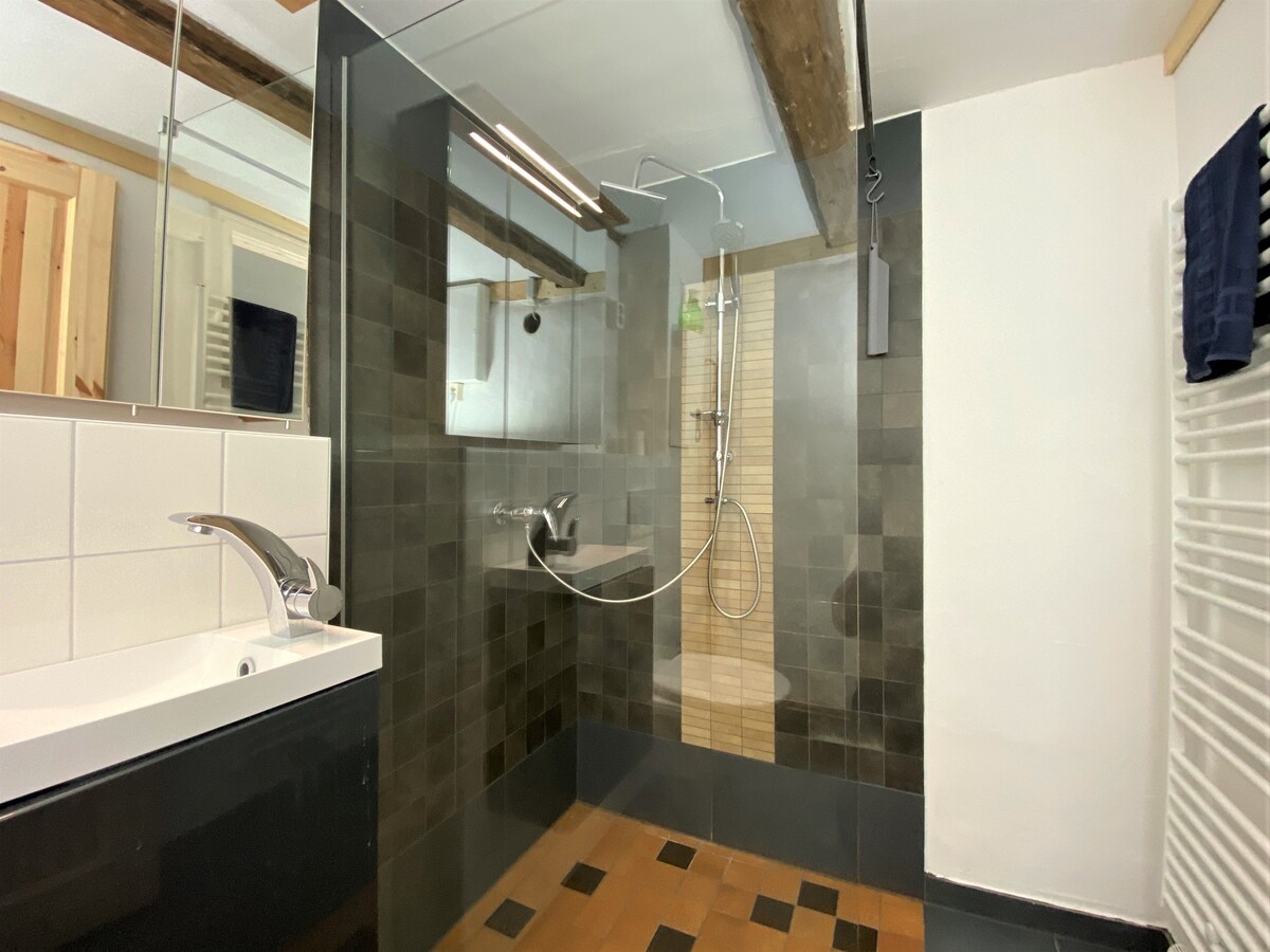 Apartment-Romantic-Private Bathroom-Woodland view