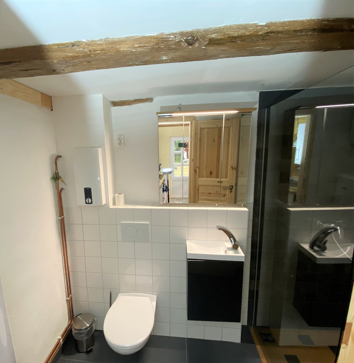 Apartment-Romantic-Private Bathroom-Woodland view