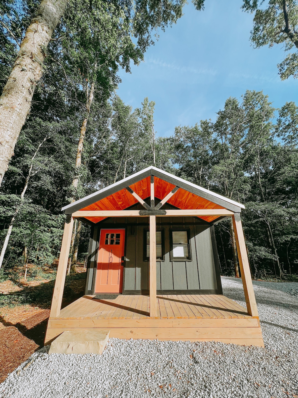 Cabin #10 One Bedroom w kitchenette