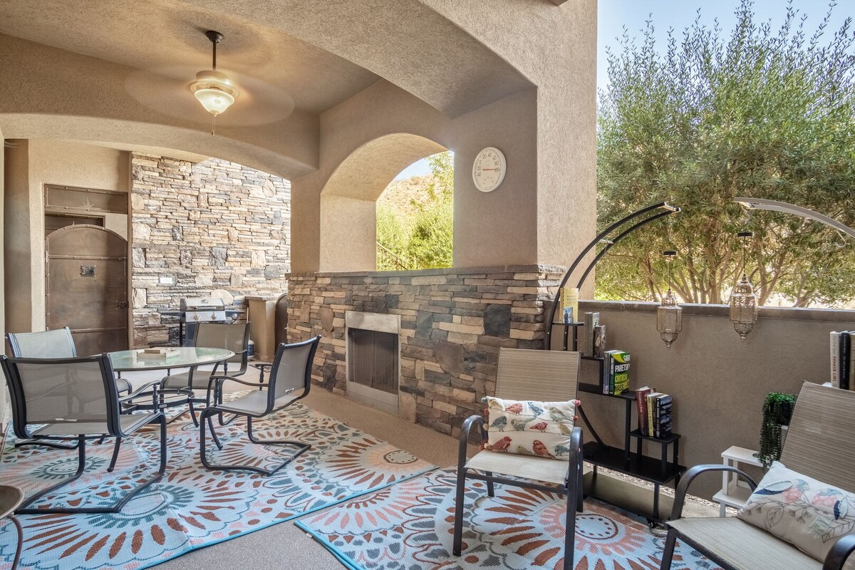 Relaxing Outdoor Patio + Minutes from Golf Course