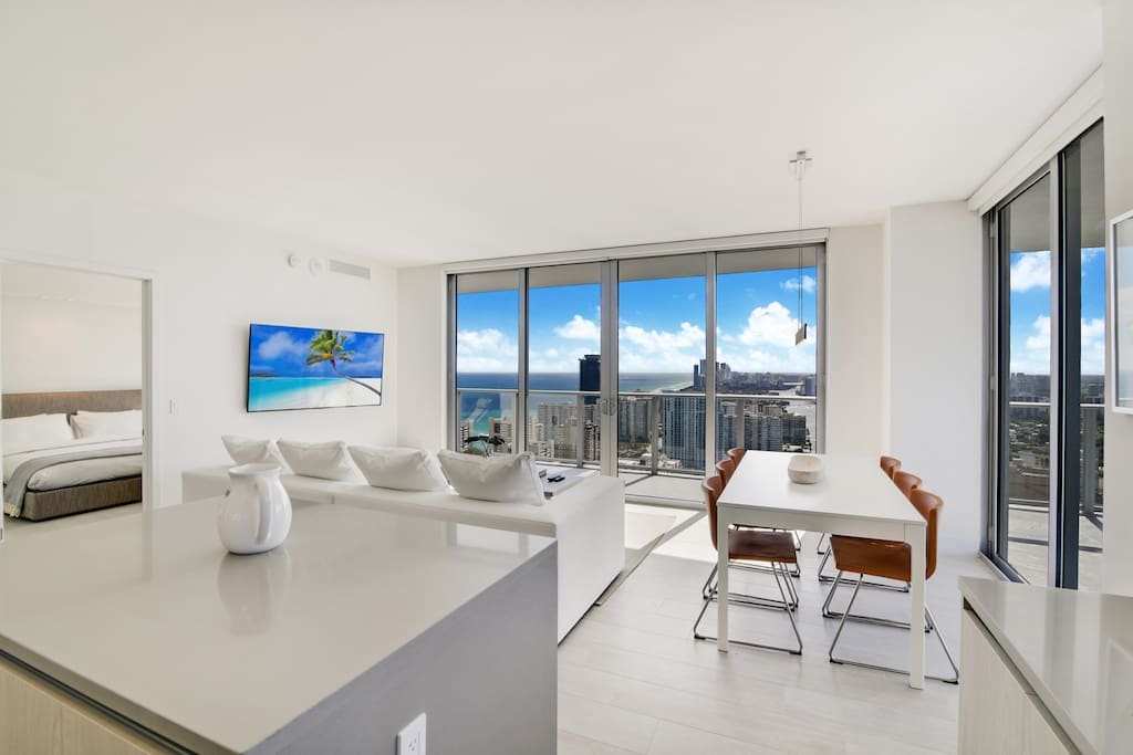 Luxury Corner Apartment in Hollywood Beach