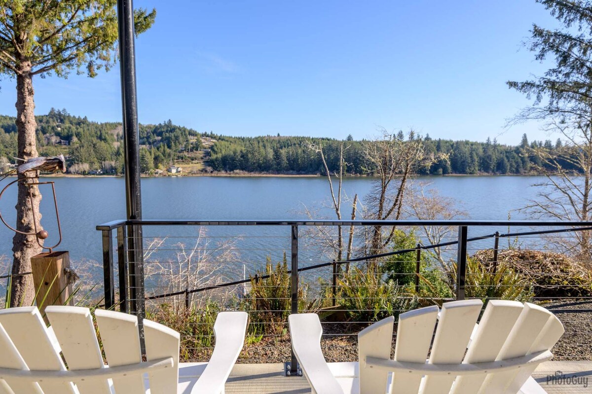 New Listing Fabulous Lakefront Home,Private Dock