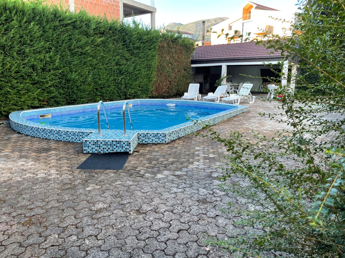 3 Bedroom Apartment with pool