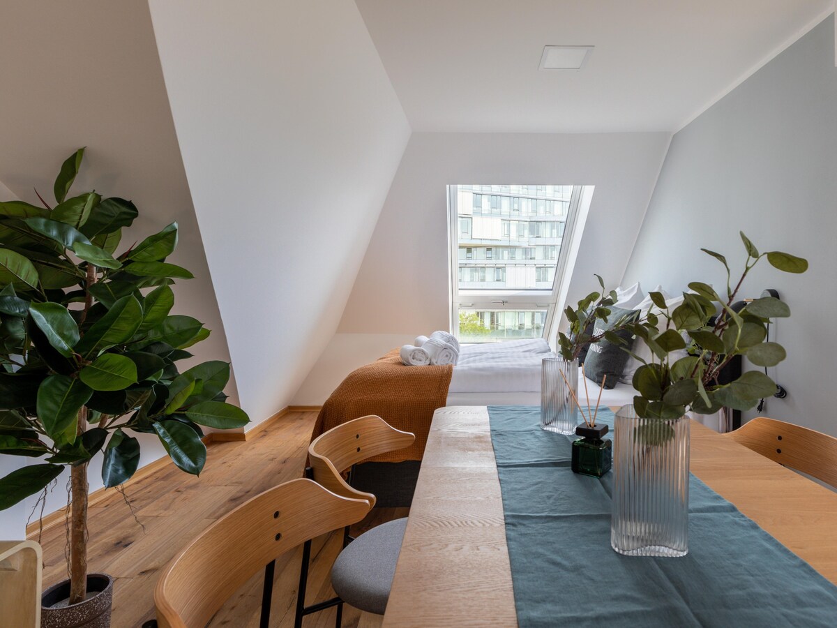 limehome Hannover | Penthouse Suite  with terrace