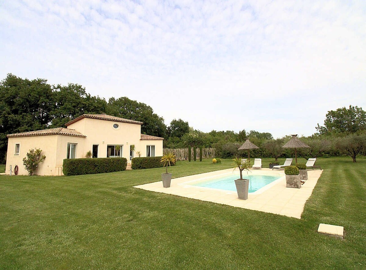 Entre Alpilles et Camargue, villa avec piscine et