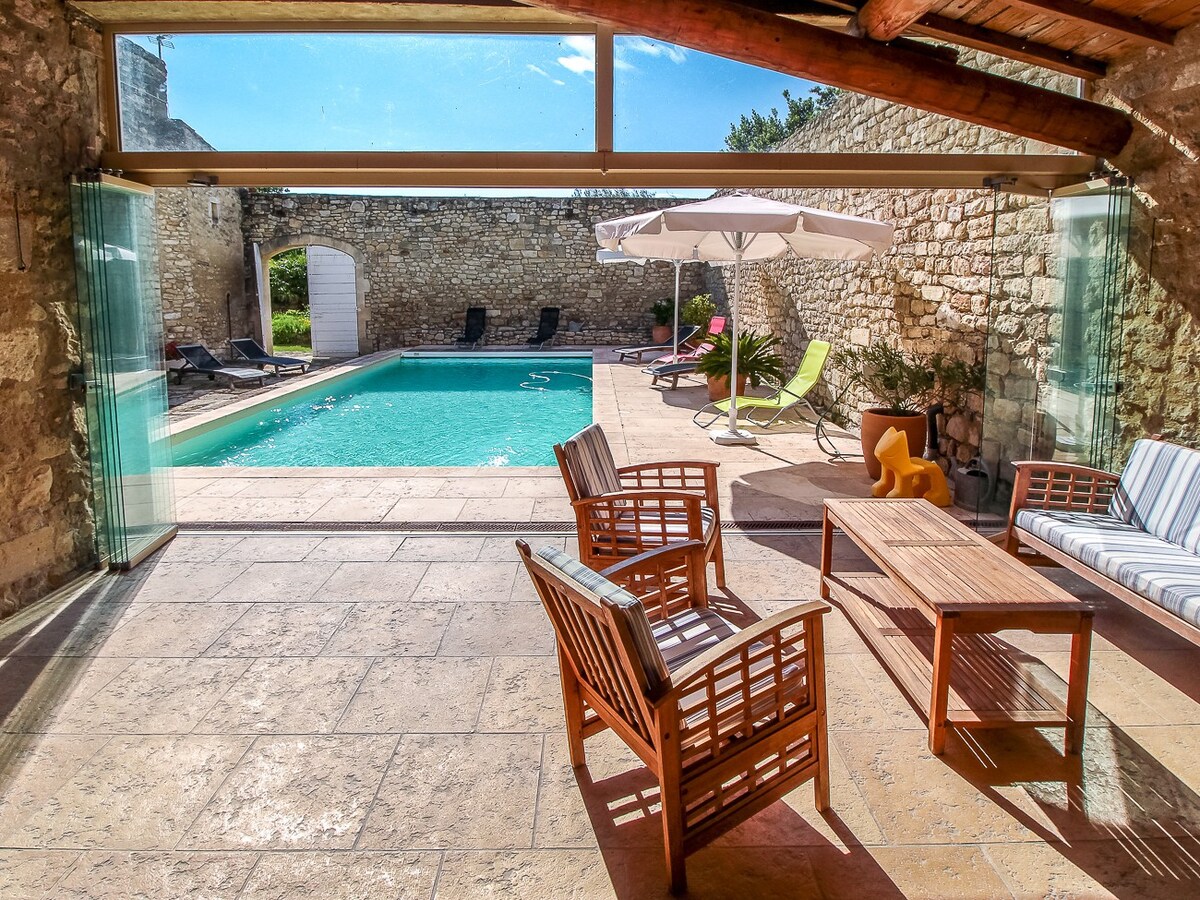 Près de Saint-Rémy-de-Provence, mas climatisé avec