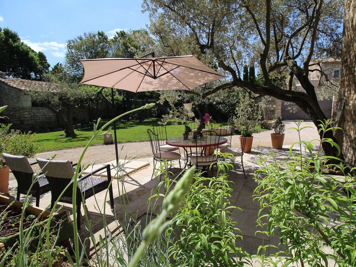 Près de Saint-Rémy-de-Provence, mas climatisé avec