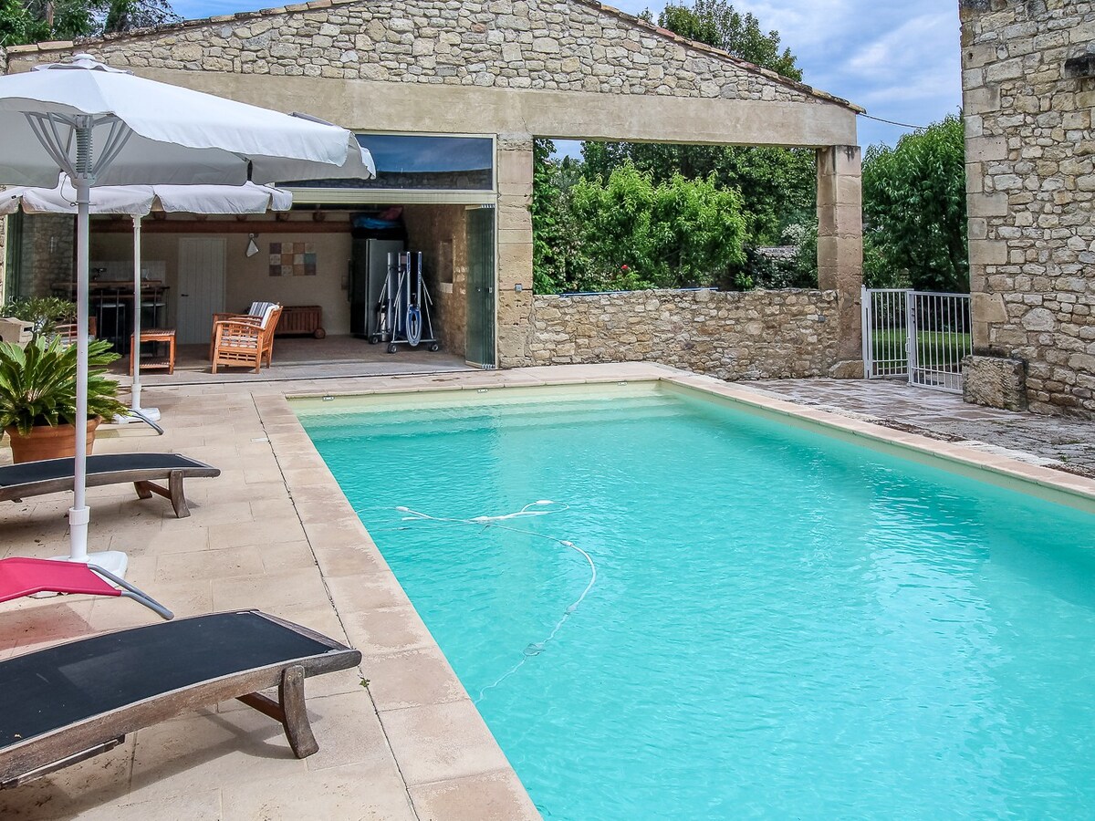 Près de Saint-Rémy-de-Provence, mas climatisé avec