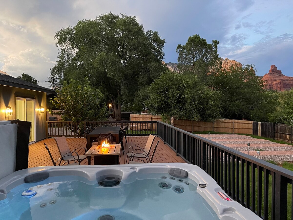 Uptown Vacation Villa @ The OZ w/ Hot tub & Views