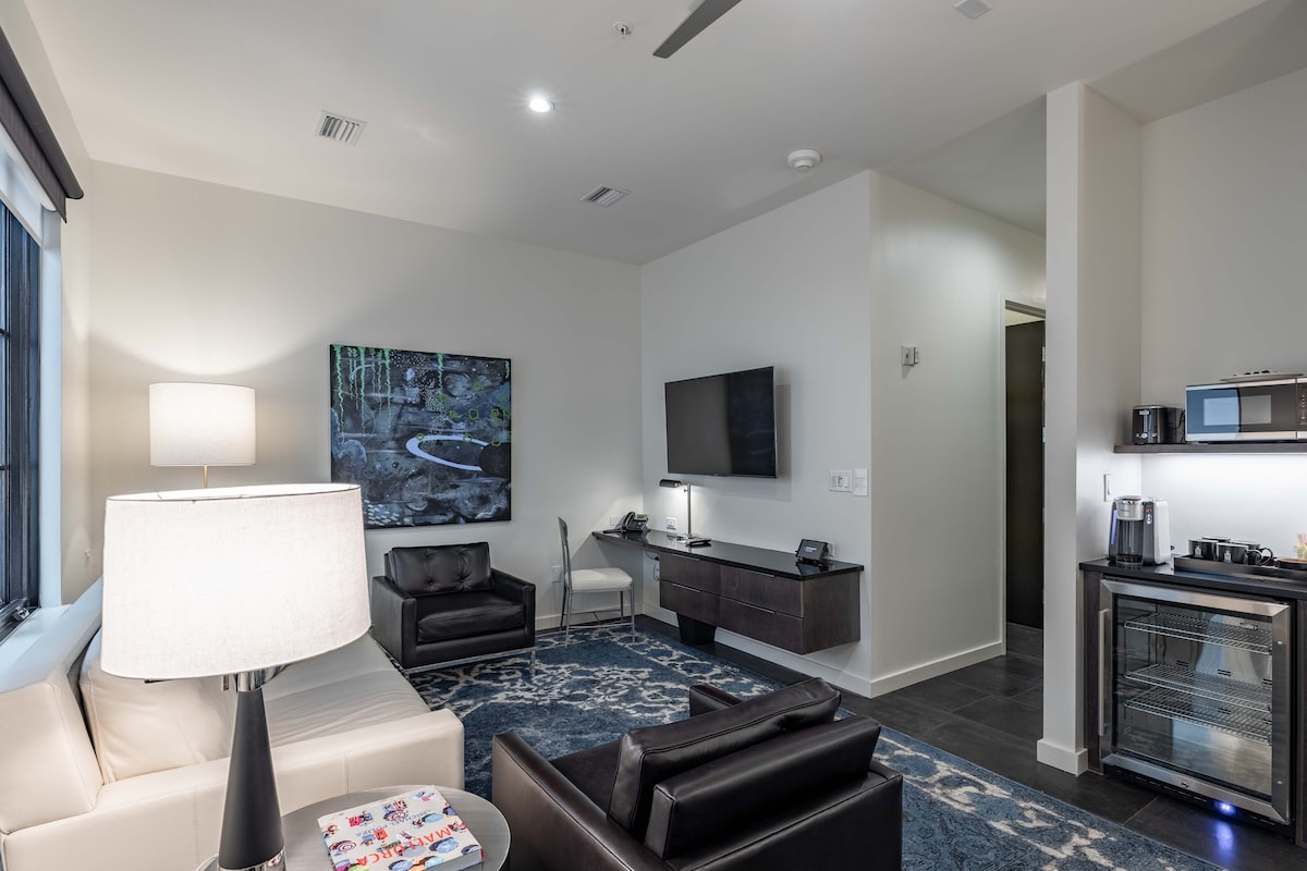 121 Hotel by AvantStay | 2BR Superior Suite (203)