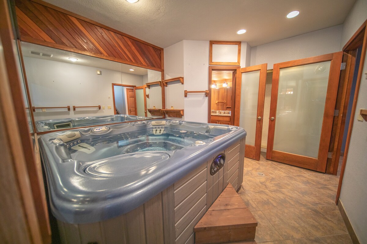 Great for Families! Private Hot Tub!