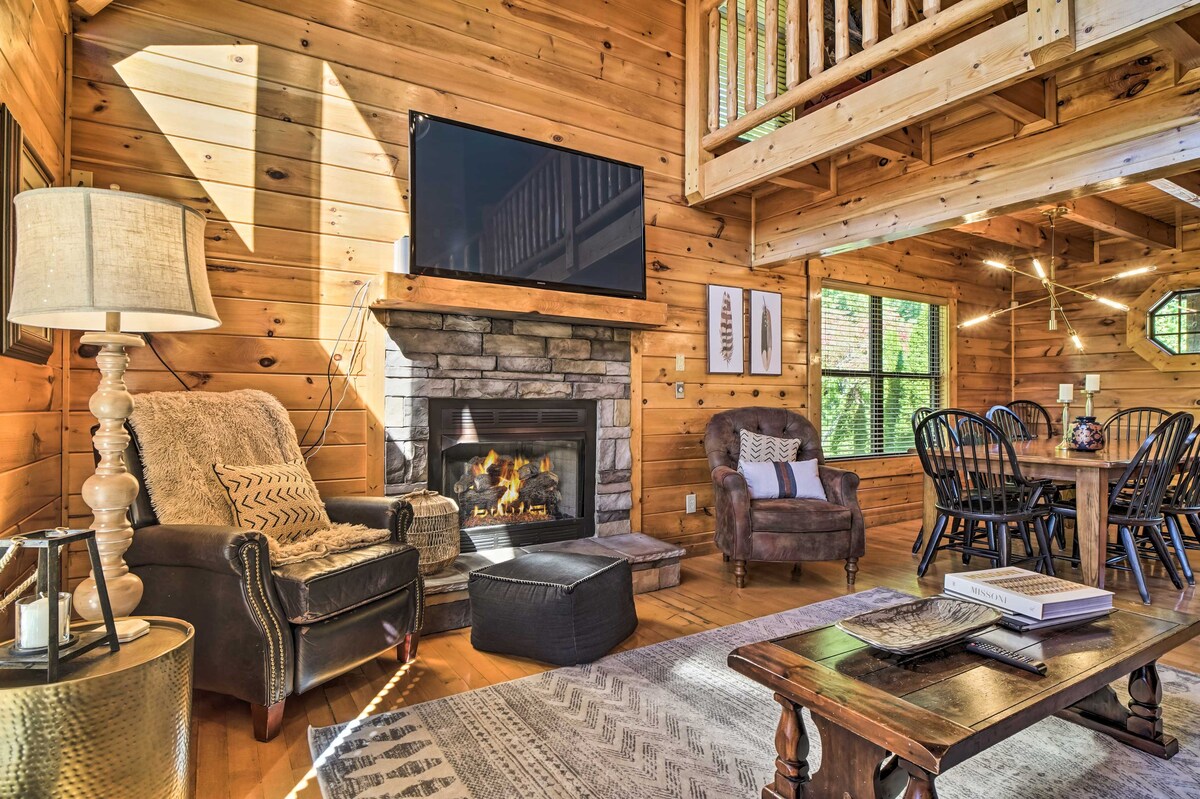 Pigeon Forge Cabin w/ Amazing Mountain Views!