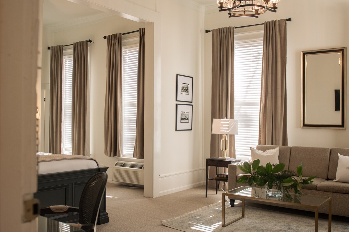 Premium Suite at The Generals' Quarters Boutique H