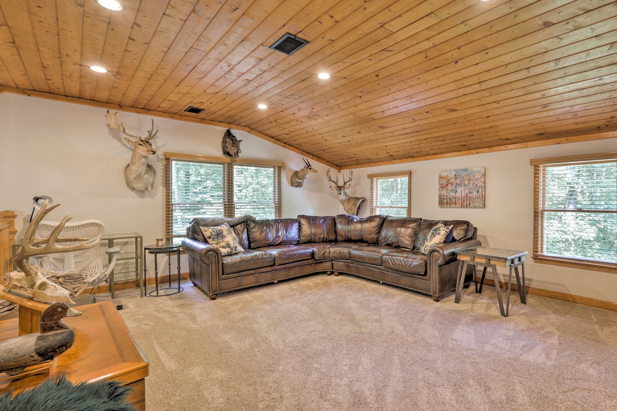 Secluded Leesburg Retreat w/ Private Hot Tub!