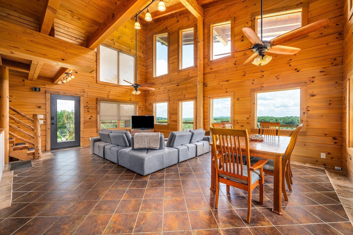 Panoramic Paradise: 3BR Cabin with Idyllic Views