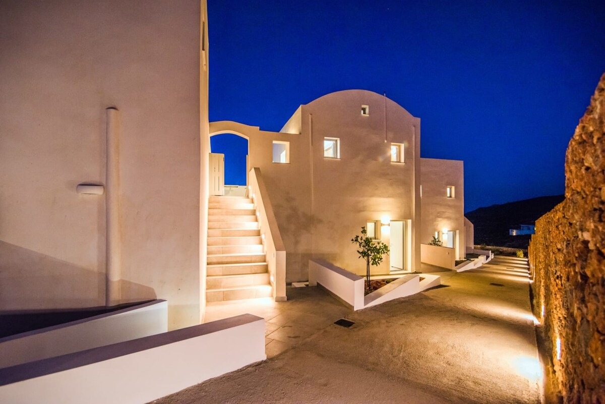 Luxuriate in MakriKythera's Private Jacuzzi Suite