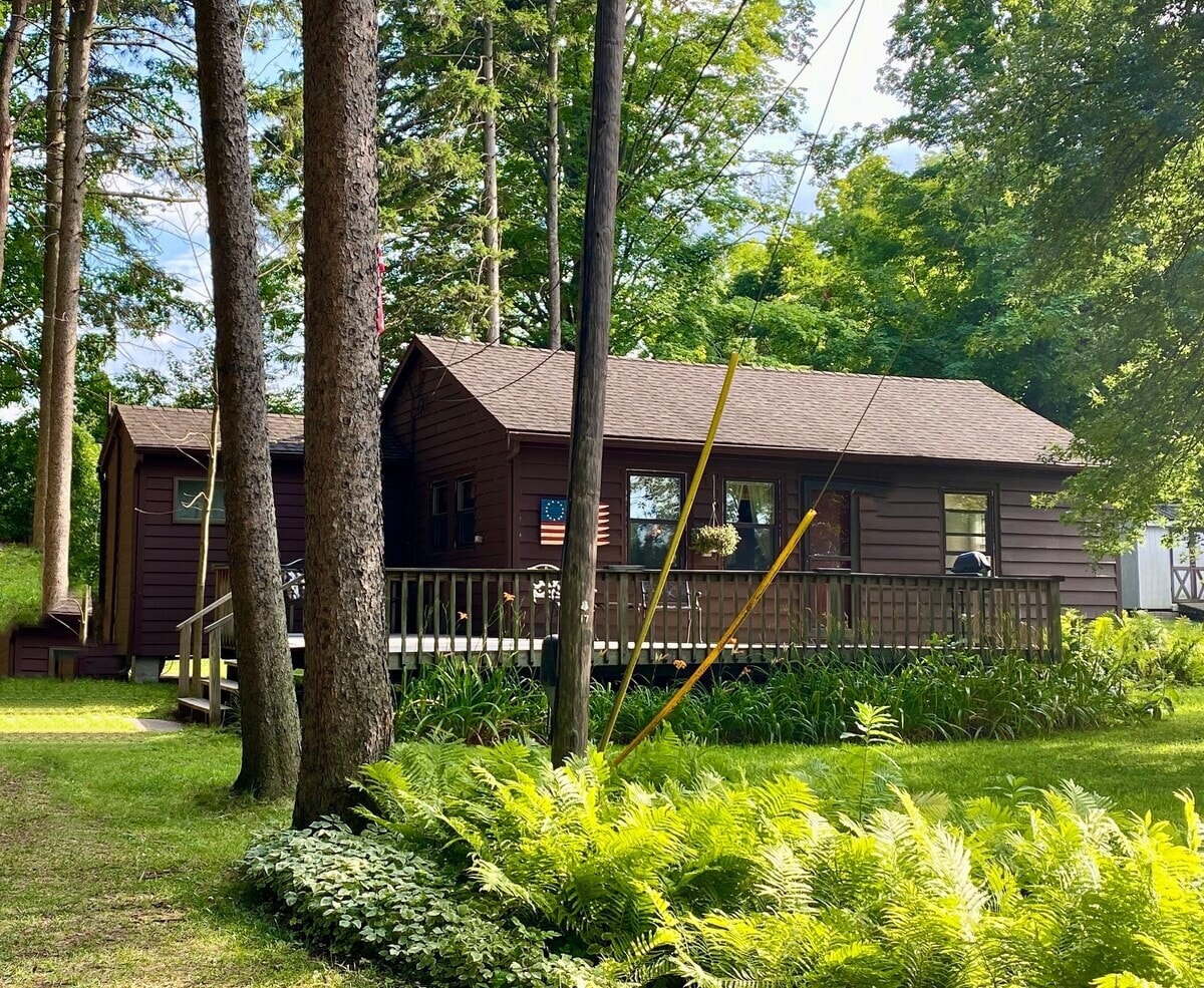 Cozy Cottage in the Woods