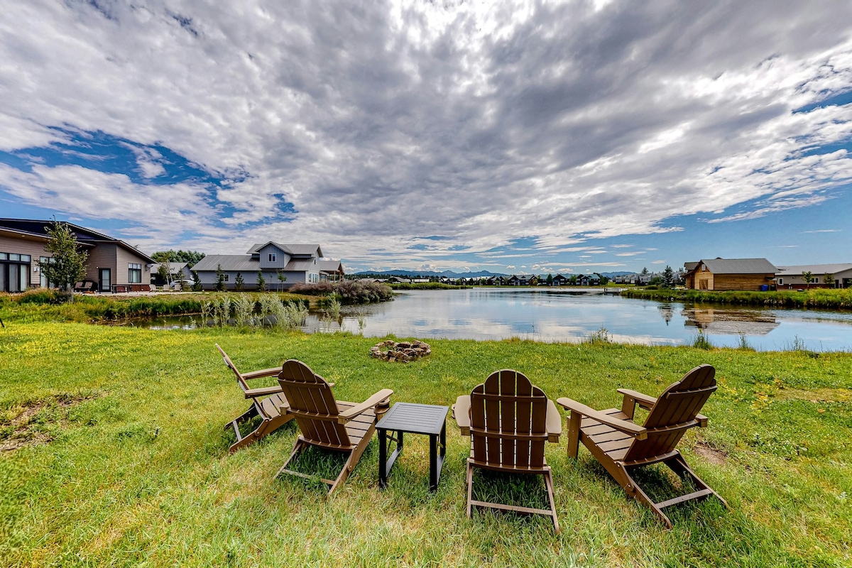 Incredible 4BR Lakefront | Hot Tub