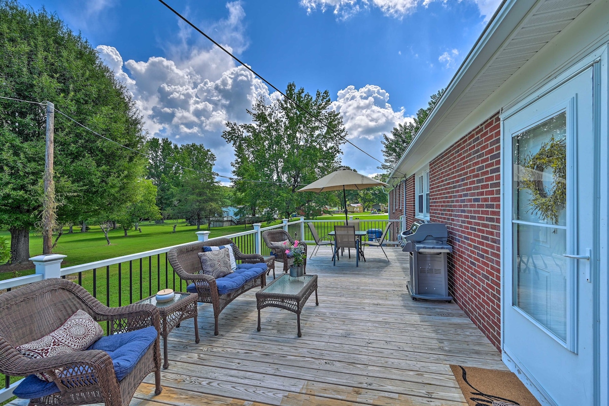 Charming Retreat on 5 Acres w/ Deck & Grill!