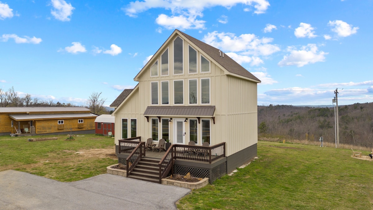 Valley View Retreat -Remodeled and New Hot Tub!