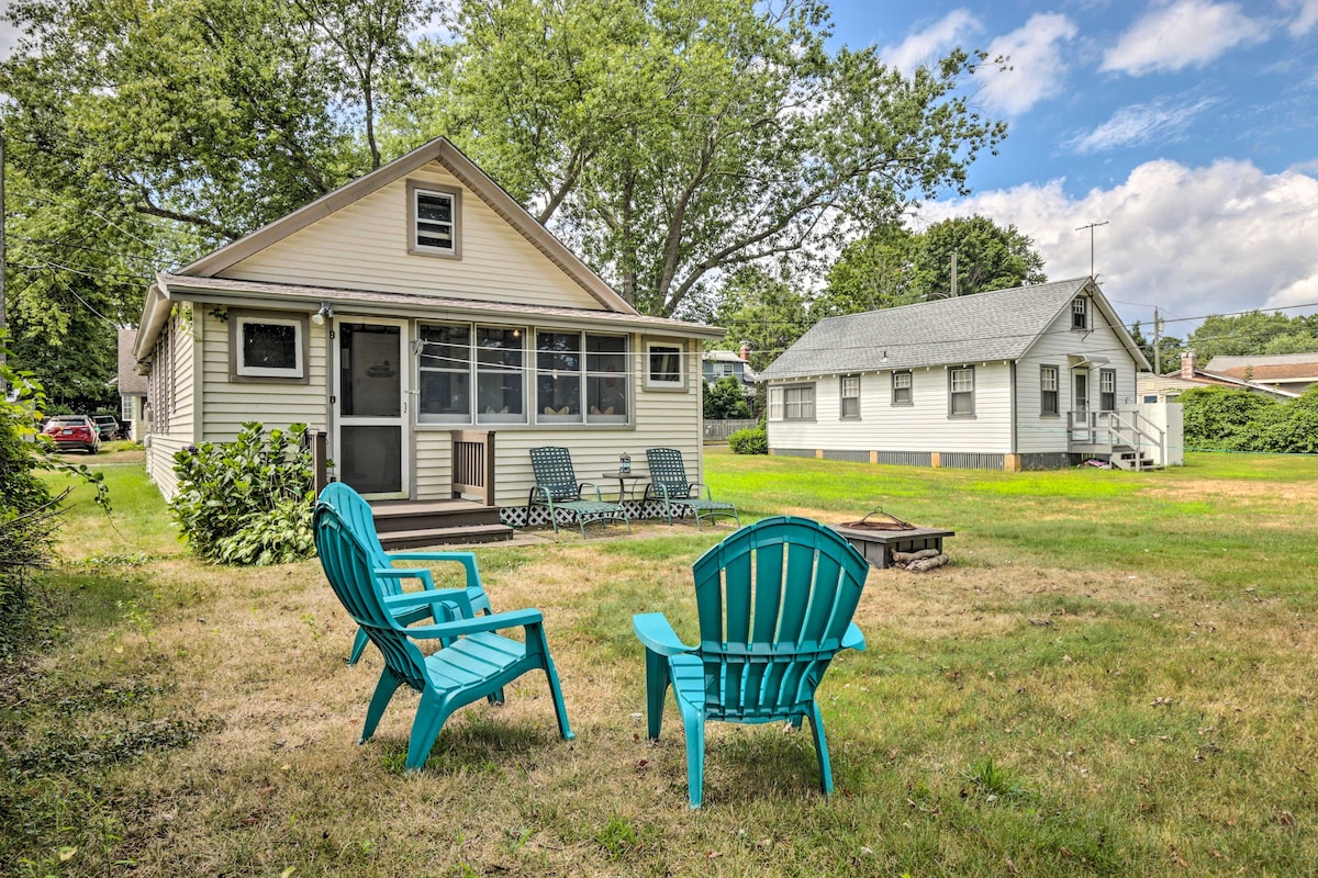 'Grandma's Cottage' w/ Sunroom: Walk to Beach