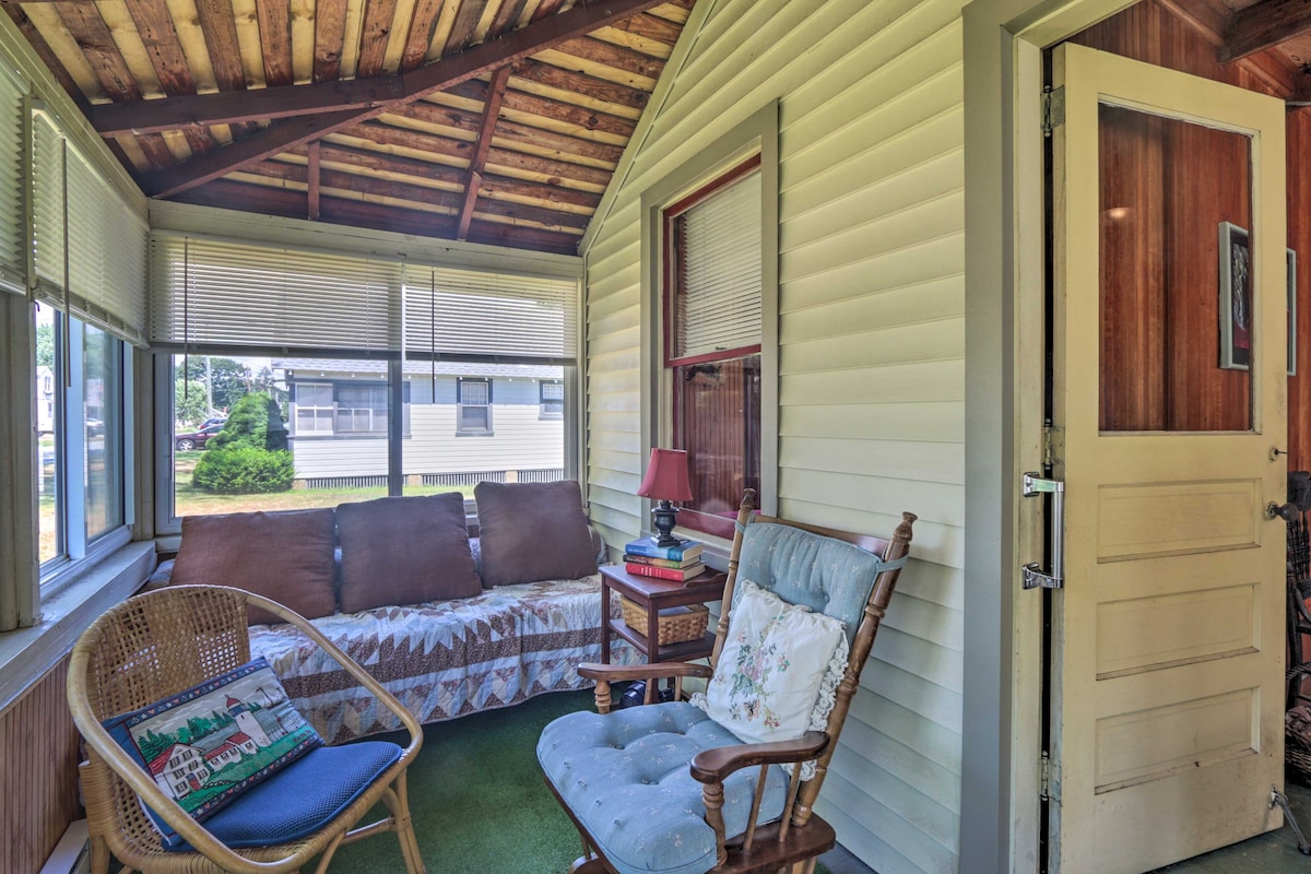 'Grandma's Cottage' w/ Sunroom: Walk to Beach