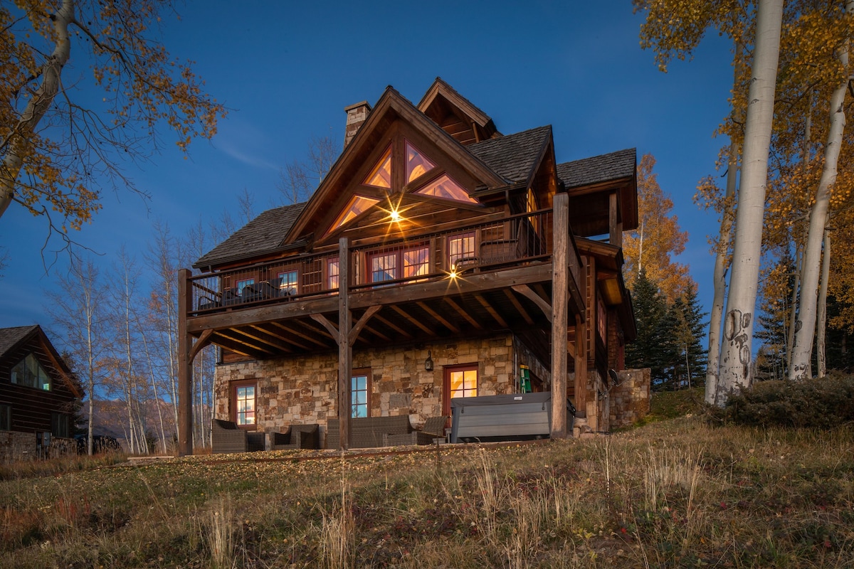 Ultimate MTN Retreat: Fireplace, Hot Tub, Views!