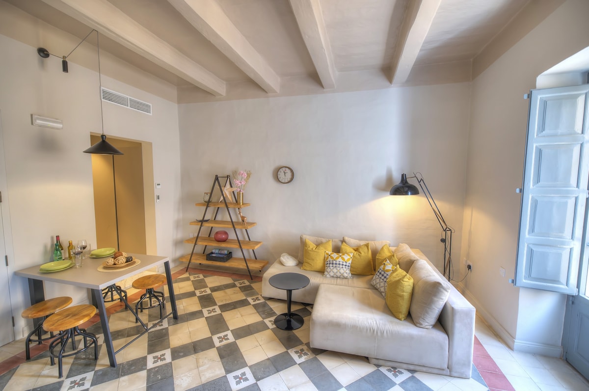Charming & traditional apartment in Valletta Esch2