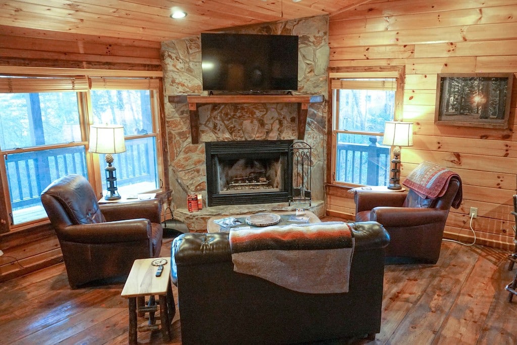 Mountain View / Dog-friendly / Cozy Cabin Retreat