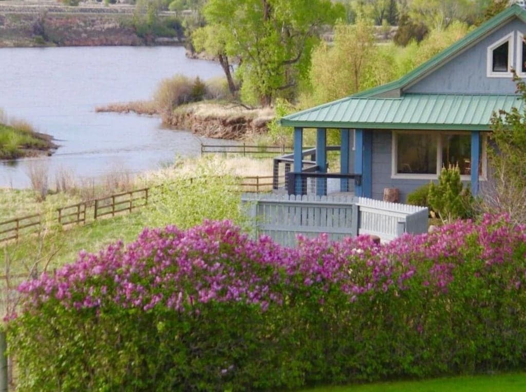 Yellowstone Riverfront- private fishing access wit