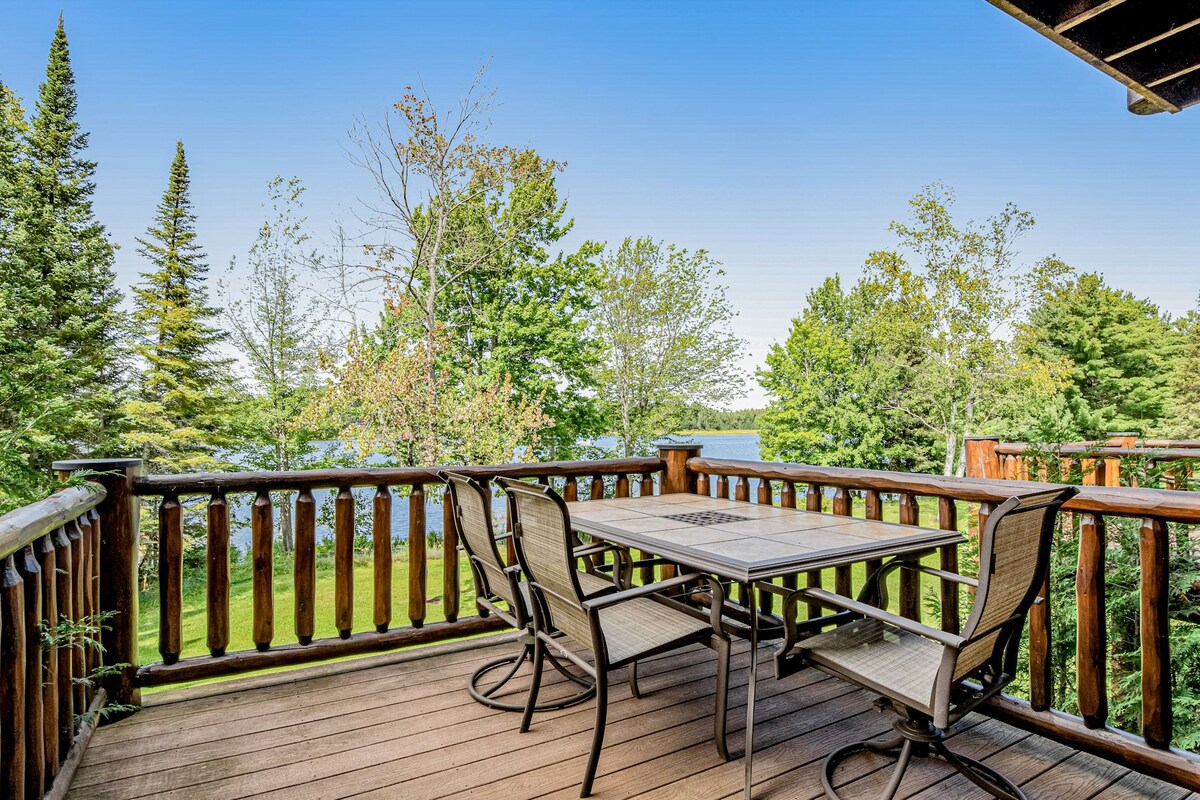 Ideal 3BR Lakefront | Balcony |