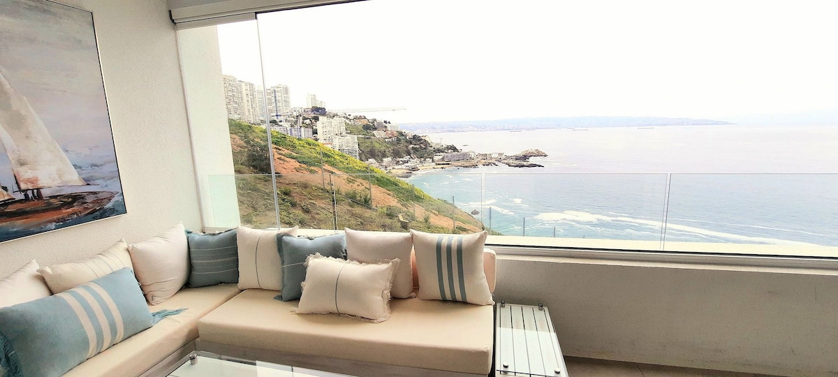 Cozy and beautiful apartment with sea view.