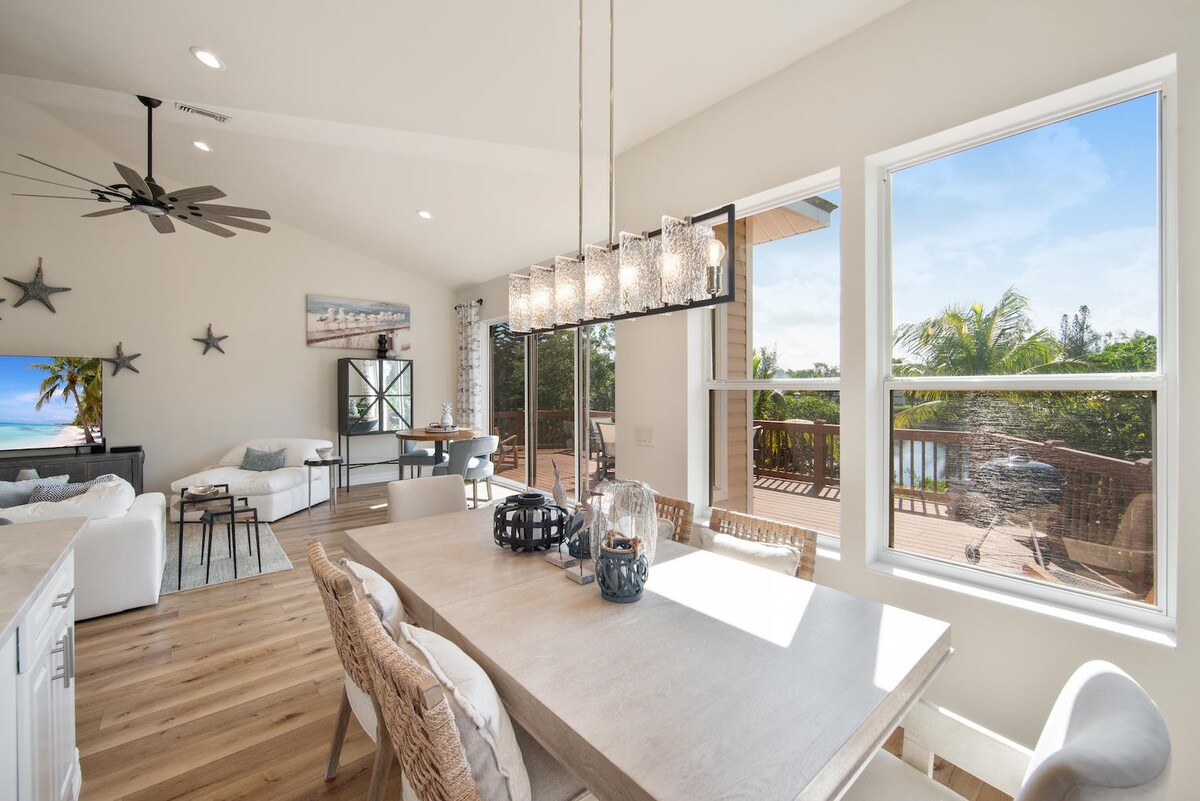 Sea La Vie: Beautifully Updated, PetFriendly Home