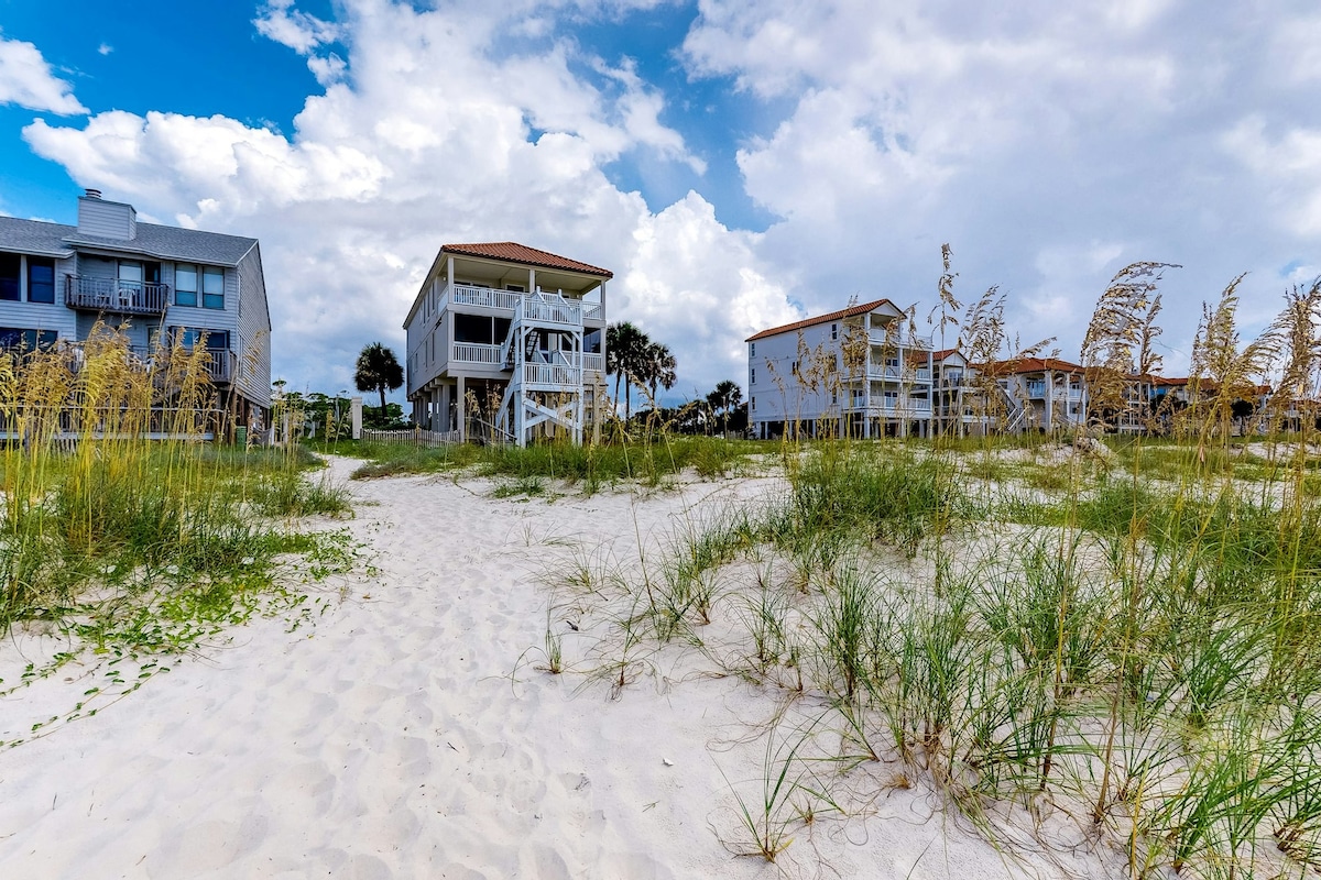 5BR Oceanfront Dog Friendly | Pool | Hot Tub