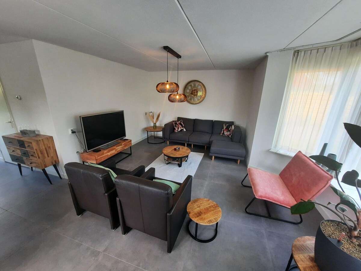 Modern vacation home in Drenthe with a 6-person new hot tub