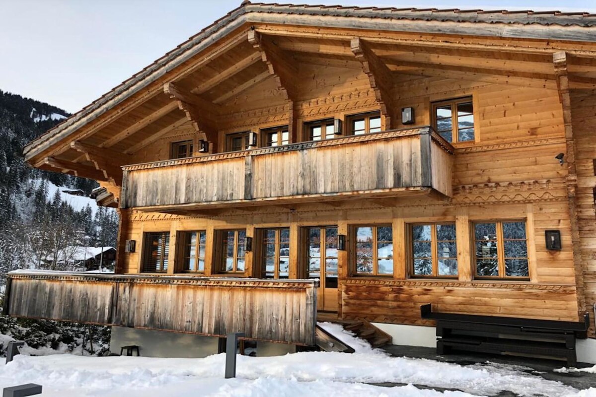 Cozy Chalet with Great Mountain View