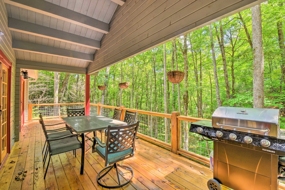 Otto Mountain Cabin Near Hiking w/ Fire Pit & Deck