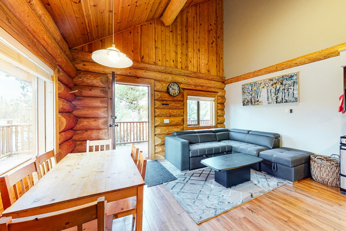 1BR Lakefront Cabin | Dog Friendly | Deck | WiFi