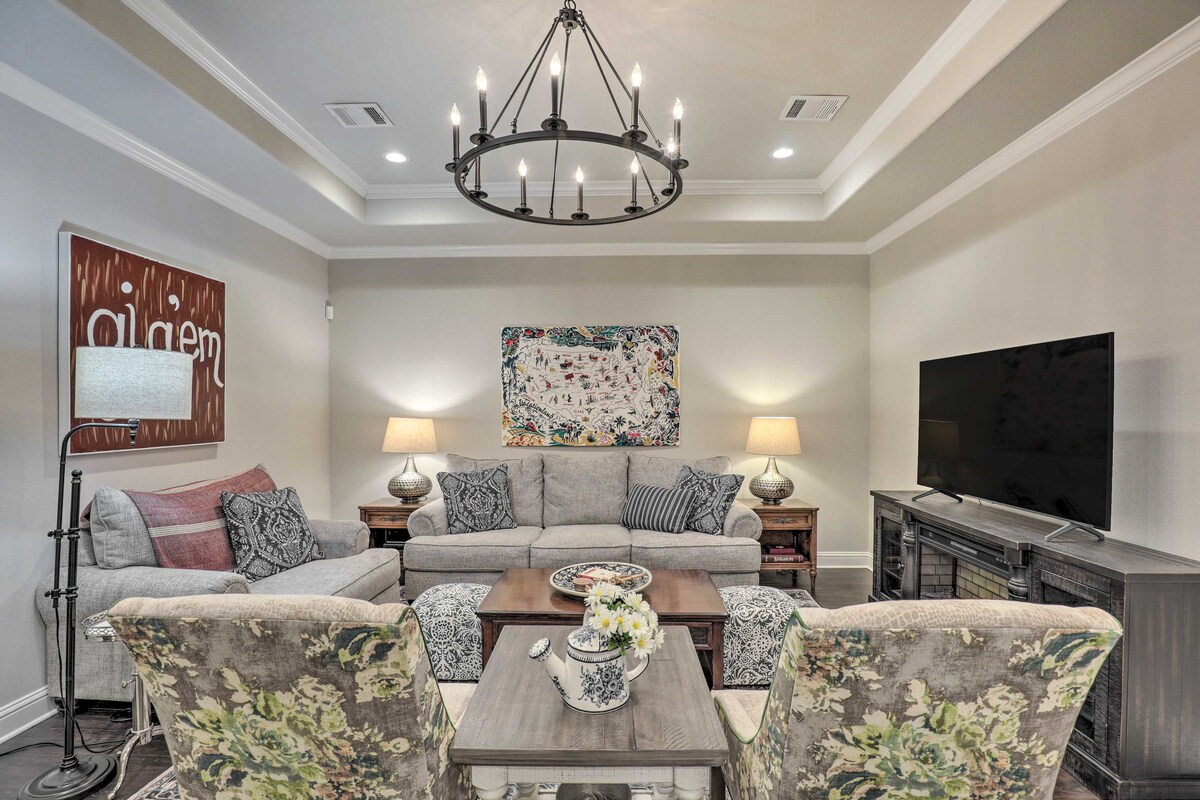 Gorgeous College Station Townhome w/ Patio!