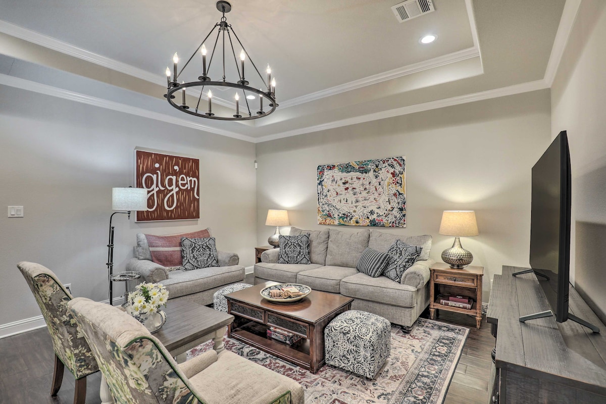 Gorgeous College Station Townhome w/ Patio!