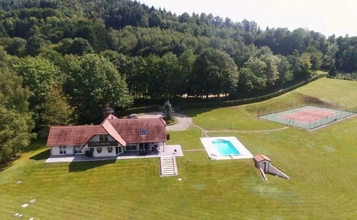 Tennis, pool and golf - exclusive holiday villa