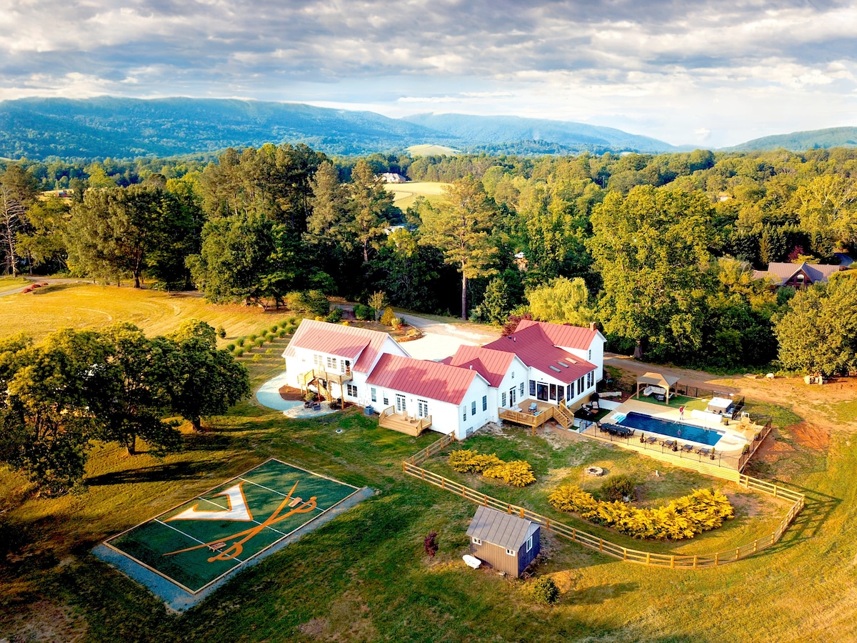 Modern Farmhouse on 10 Acres + Heated Pool/Hot Tub