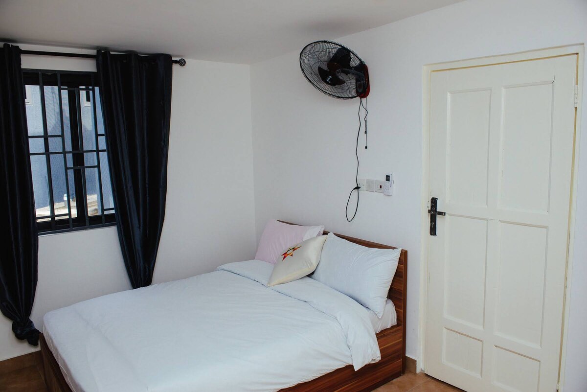 William Ofori-Atta Fie (Safari Suite) 2 Bedroom Apartment