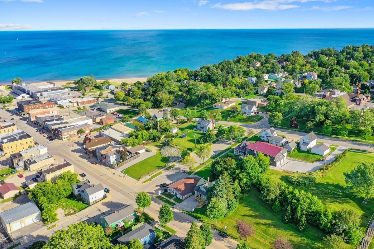 Hillside Harborview Home in Beautiful Kewaunee