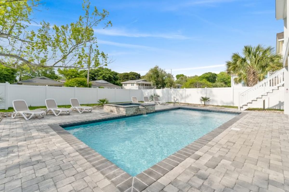 Shore Am Happy - 5 BR Luxury Home, Salt Water Pool