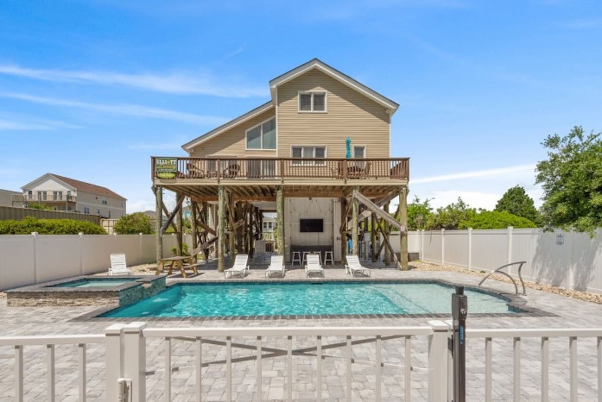 Totally Beachin-3 BR-2 BA House w/Pool & Hot Tub