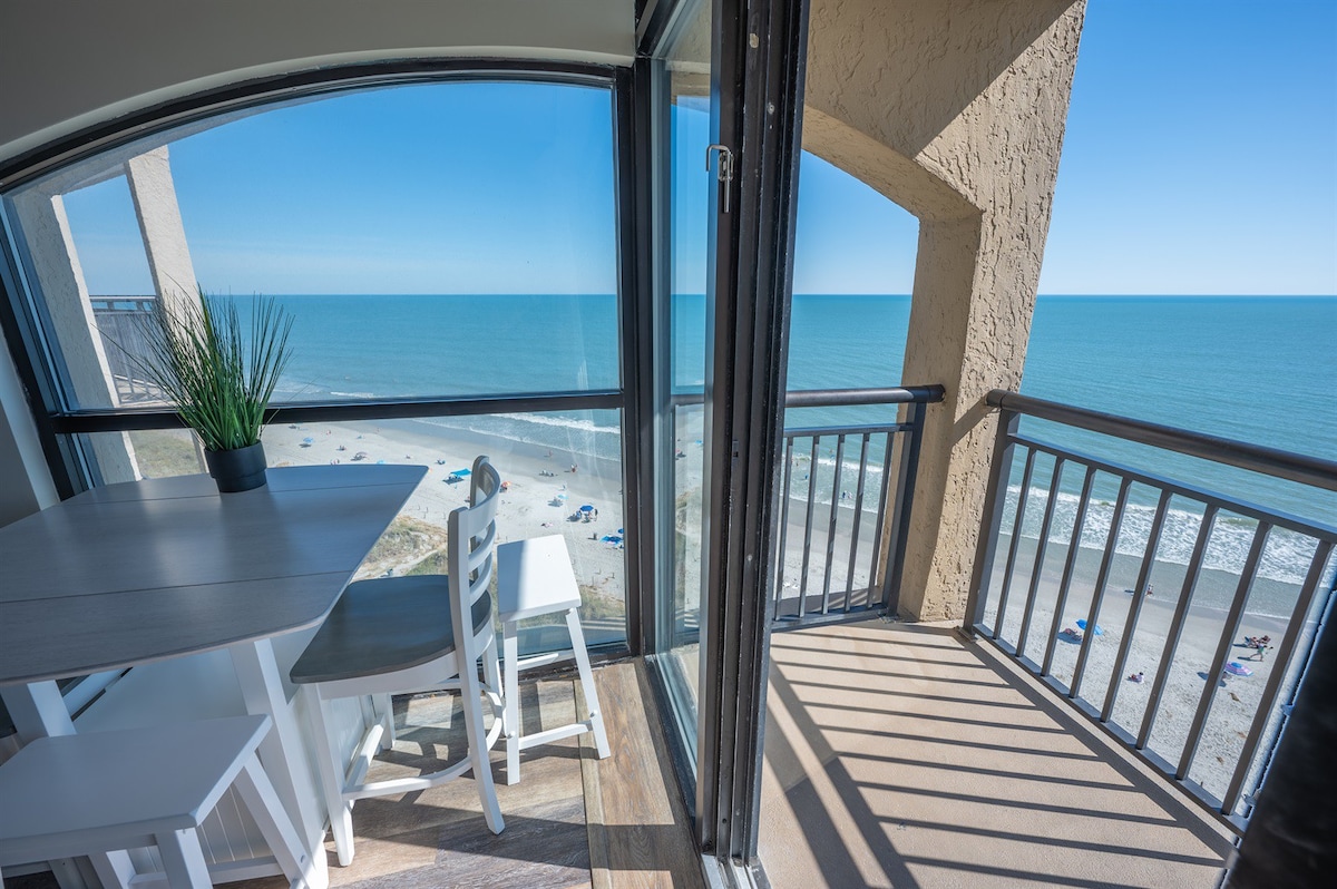 New! Remodeled Corner Oceanfront, Pools,Great View