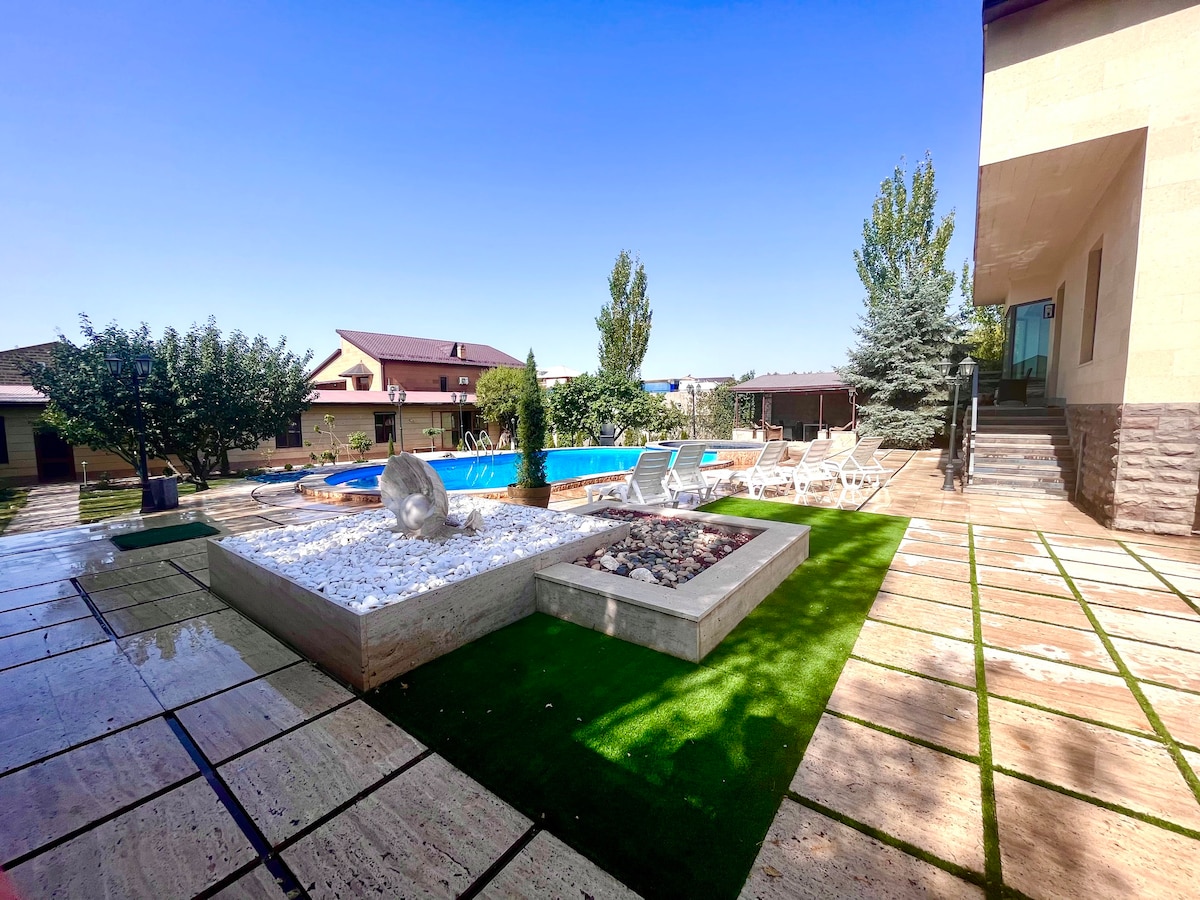Yerevan中心附近令人惊叹的私人泳池别墅
