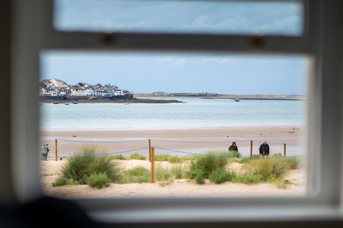 Riversmeet, beachside views